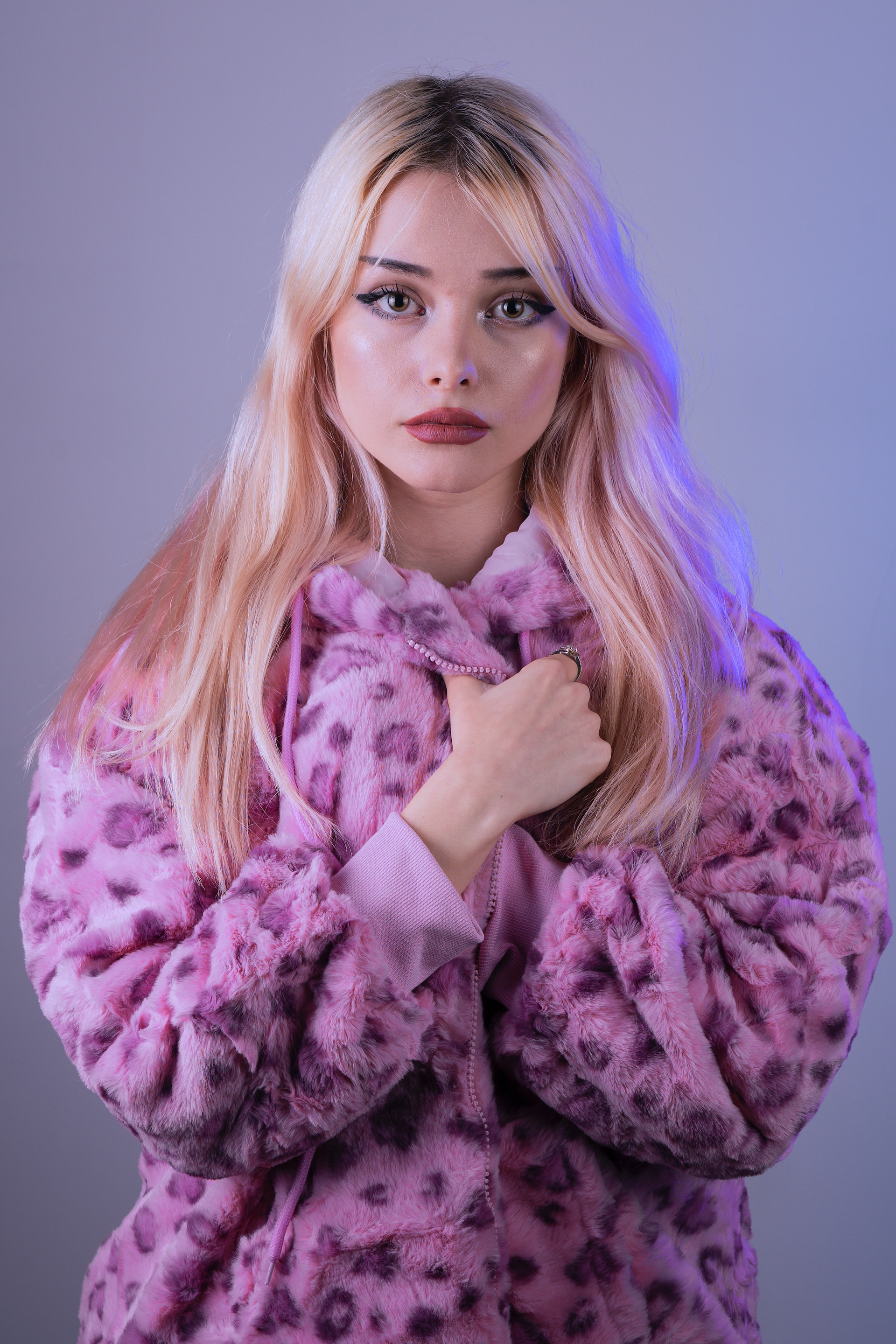 /assets/women-72b20c59.png